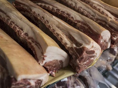 Thịt lợn được bày bán tại một cửa hàng ở bang Pennsylvania, Mỹ. Ảnh: AFP/TTXVN