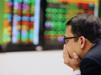 Quỹ đầu tư cổ phiếu quy mô lớn có xu hướng thận trọng hơn trước biến động thuế quan 