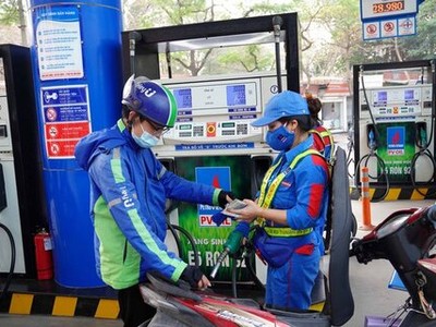 Bộ Công thương chỉ đạo không để gián đoạn nguồn cung xăng dầu dịp nghỉ lễ 30/4-1/5. 
