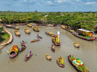 Chợ nổi hoa trái Mỹ Khánh tại Làng du lịch sinh thái Mỹ Khánh huyện Phong Điền, TP. Cần Thơ là địa điểm hấp dẫn du khách trong dịp nghỉ lễ. Nguồn: TTPTDL Cần Thơ