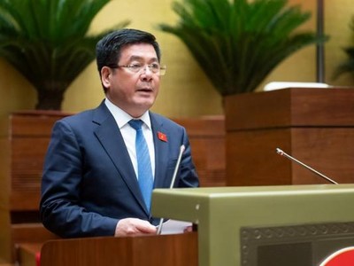 Bộ trưởng Nguyễn Hồng Diên