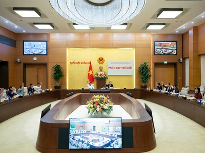 Ủy ban thông qua kế hoạch lấy ý kiến nhân dân. 