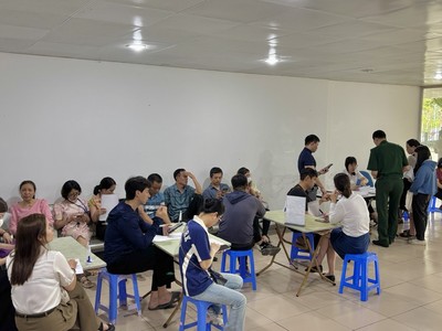 Trước đây, việc xin giấy xác nhận điều kiện nhà ở chỉ mất khoảng 2 tuần. Tuy nhiên, do số lượng hồ sơ gửi về quá lớn, thời gian chờ đợi có thể kéo dài hơn một tháng.