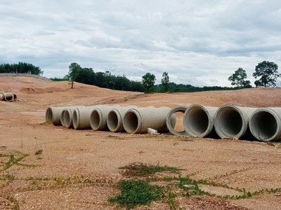 Khu quần thể sân golf Huế tại phường Thủy Dương, thị xã Hương Thuỷ rơi vào cảnh chậm tiến độ nhiều năm. Ảnh: Đăng Hậu