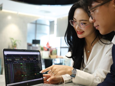 Dòng tiền đang tập trung vào các nhóm cổ phiếu có câu chuyện riêng như Vingroup, đầu tư công, năng lượng… 