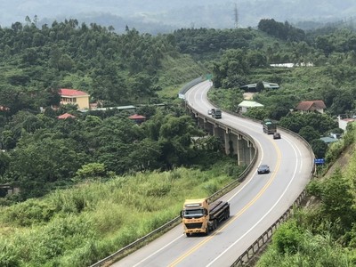 Một đoạn cao tốc Nội Bài - Lào Cai, đoạn Yên Bái - Lào Cai. 