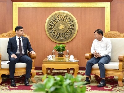 Buổi làm việc giữa Thứ trưởng Bộ Nông nghiệp và Môi trường Nguyễn Hoàng Hiệp và Đại sứ Venezuela tại Việt Nam Juan Carlos Fernandes Juáre. Ảnh: Kiều Chi