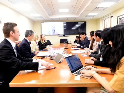 Quang cảnh phiên thảo luận giữa 2 đoàn. (Ảnh: Hằng Thu)