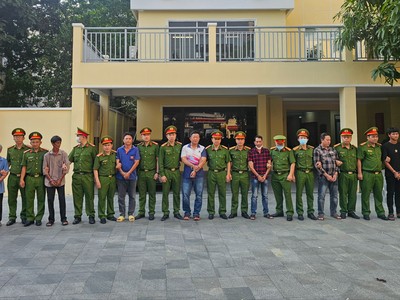 Một số đối tượng bị bắt trong vụ buôn lậu hàng triệu lít dầu DO (ảnh: Công an TP.HCM)