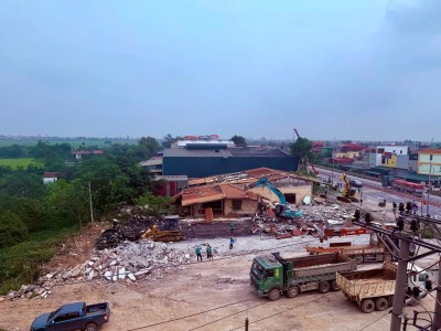 Huyện Phú Xuyên đã tiến hành cưỡng chế 6 hộ còn lại tại thôn Cầu Giẽ, xã Châu Can, bàn giao mặt bằng sạch cho chủ đầu tư triển khai Dự án đường trục phía Nam Thành phố.