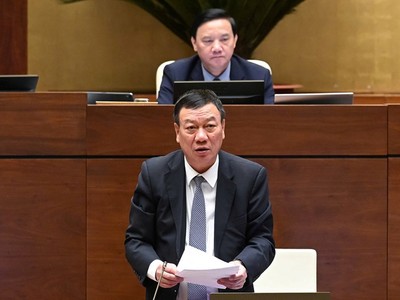 Tổng Thanh tra Chính phủ Đoàn Hồng Phong báo cáo giải trình tại phiên thảo luận. 