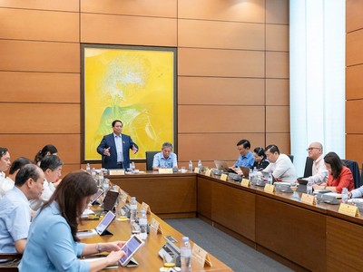 Thủ tướng Phạm Minh Chính tham gia thảo luận tổ.