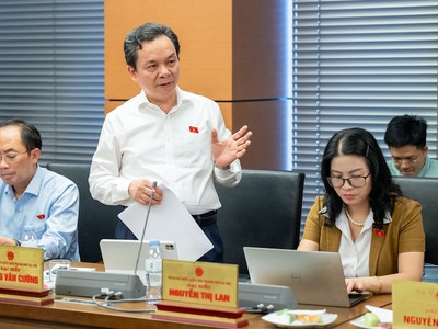 Đại biểu Hoàng Văn Cường phát biểu tại tổ. Ảnh: PT 