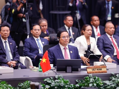 Phát biểu tại Phiên họp toàn thể của Hội nghị Cấp cao ASEAN lần thứ 46, Thủ tướng Phạm Minh Chính khẳng định Việt Nam sẵn sàng cùng ASEAN kiến tạo một Cộng đồng “đoàn kết hơn, tự cường hơn, chủ động hơn, bao trùm hơn và bền vững hơn”. Ảnh: Nhật Bắc 