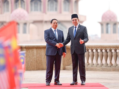 Thủ tướng Chính phủ Phạm Minh Chính và Thủ tướng Malaysia Anwar Ibrahim. Ảnh: Nhật Bắc 