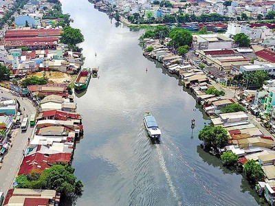 TP.HCM có hệ thống kênh rạch chằng chịt, đây cũng là trục tiêu thoát nước chính.