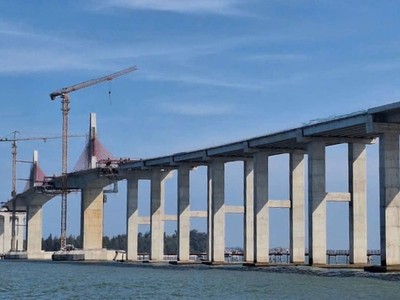 Dự án Cầu qua biển Thuận An đang có tiến độ thi công và giải ngân tốt tại Huế. Ảnh: Minh Hạnh