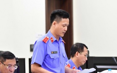 Đại diện Viện Kiểm sát giữ quyền công tố và kiểm sát xét xử phiên tòa.