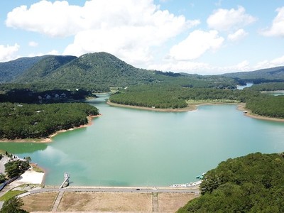 Khu du lịch quốc gia hồ Tuyền Lâm có nhiều dự án chậm tiến độ, vi phạm quy định pháp luật về đầu tư. Ảnh: P.T 