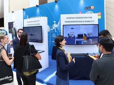 Doanh nghiệp tại TP.HCM và doanh nghiệp Pháp trao đổi về cơ hội hợp tác bên lề hội nghị - Ảnh: Lê Toàn