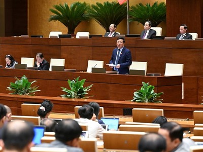 Phiên thảo luận tại hội trường ngày 24/5 về dự thảo nghị quyết thí điểm về một số cơ chế, chính sách đặc thù phát triển nhà ở xã hội. 