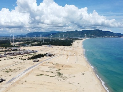 Khu du lịch biển Nhơn Lý – Cát Tiến nằm trong Khu kinh tế Nhơn Hội. 