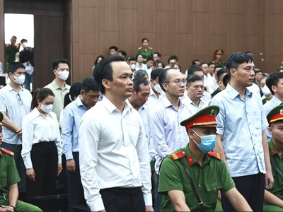 Các bị cáo tại phiên tòa sơ thẩm.