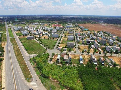 Các đợt sốt đất do yếu tố đầu cơ, kỳ vọng tăng giá hoặc tâm lý đám đông không phản ánh đúng giá trị thật của tài sản, từ đó ảnh hưởng trực tiếp đến công tác thẩm định giá tại các dự án mới.