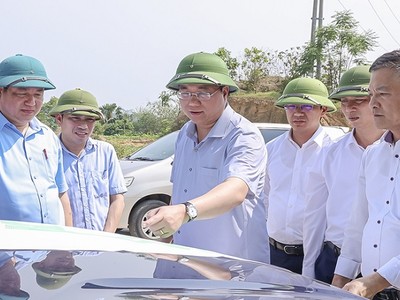 Đồng chí Trần Duy Đông - Chủ tịch UBND tỉnh đã trực tiếp kiểm tra, chỉ đạo giải quyết các khó khăn, vướng mắc tại các khu công nghiệp trên địa bàn huyện Sông Lô và huyện Lập Thạch