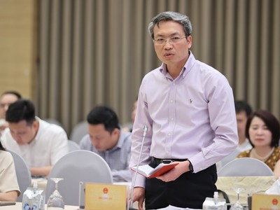 Thiếu tướng Nguyễn Quốc Toản, Chánh văn phòng, Người phát ngôn Bộ Công an thông tin về kết quả chiến dịch truy quét hàng giả, hàng nhái và gian lận thương mại. Ảnh: Nhật Bắc.