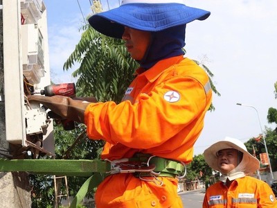 Sửa chữa điện trong mùa nắng nóng. 