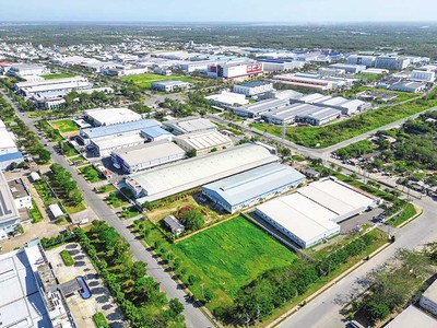 Các khu công nghiệp quy mô lớn, hạ tầng logistics hoàn thiện, đảm bảo giao thông kết nối luôn có sức hút lớn với nhà đầu tư. Trong ảnh: Khu công nghiệp Long Hậu (tỉnh Long An) (Ảnh: Lê Toàn) 