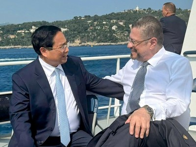 Tổng thống Costa Rica Rodrigo Chaves vui mừng gặp Thủ tướng Phạm Minh Chính tại sự kiện lần này và đánh giá rất cao những thành tựu phát triển kinh tế - xã hội của Việt Nam. Ảnh: Nhật Bắc 