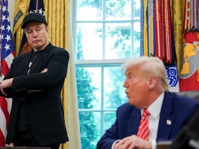 Tổng thống Mỹ Donald Trump (phải) và tỷ phú Elon Musk tại Nhà Trắng ngày 30/5/2025. Ảnh: REUTERS/TTXVN