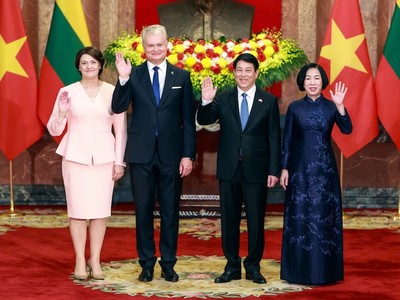 Chủ tịch nước Lương Cường đón, hội đàm với Tổng thống Cộng hoà Lithuania 