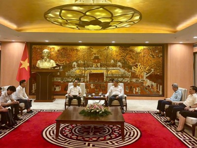 Phó chủ tịch UBND TP. Hà Nội Nguyễn Mạnh Quyền tiếp đoàn Viện Khoa học và Công nghệ Hàn Quốc do ông Park Noh-wan, nguyên Đại sứ Hàn Quốc tại Việt Nam làm Trưởng đoàn. Ảnh: Hoàng Nam.