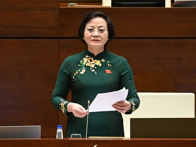 Bộ trưởng Bộ Nội vụ Phạm Thị Thanh Trà phát biểu trước giờ bấm nút. 