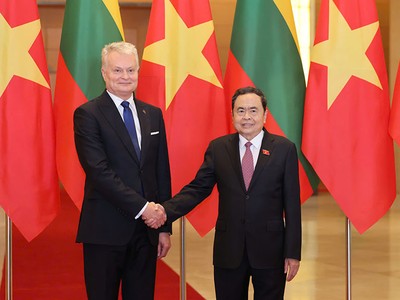 Chủ tịch Quốc hội Trần Thanh Mẫn và Tổng thống Cộng hòa Lithuania Gitanas Nauseda. Ảnh: Đức Thanh. 