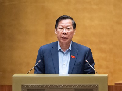 Chủ nhiệm Ủy ban Kinh tế và Tài chính Phan Văn Mãi báo cáo giải trình - Ảnh PT. 