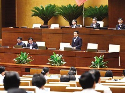 Bộ trưởng Bộ Tài chính Nguyễn Văn Thắng báo cáo giải trình tại phiên thảo luận tại hội trường của Quốc hội 