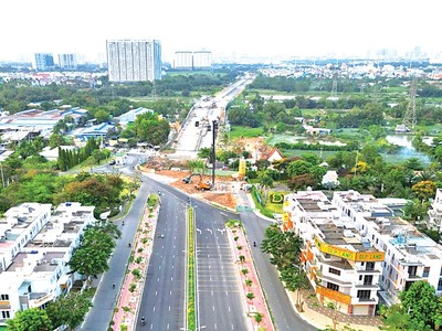 Dự án Xây dựng, mở rộng Quốc lộ 50 được đẩy nhanh tiến độ sau khi nhà thầu được bàn giao 100% mặt bằng sạch để thi công. Ảnh: Diệu Bình