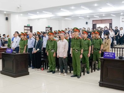 Các bị cáo tại phiên tòa phúc thẩm.