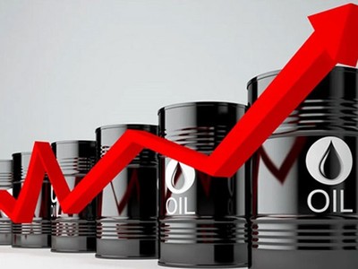 Giá xăng RON95 tăng thêm 1.000 đồng mỗi lít từ chiều nay. 