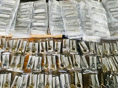Bắt 450 chiếc đồng hồ Rolex giả nhập lậu qua cửa khẩu Trà Lĩnh 