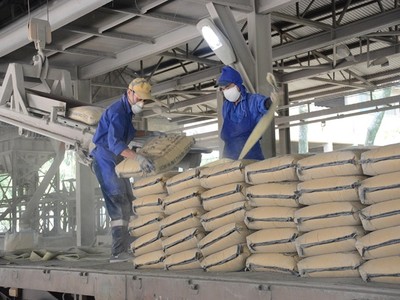 Các đơn vị thuộc Bộ Xây dựng phải gửi văn bản kê khai giá xi măng theo quy định mới. 