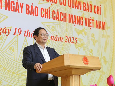 Thủ tướng Chính phủ Phạm Minh Chính chủ trì cuộc gặp mặt Thường trực Chính phủ với lãnh đạo, nguyên lãnh đạo các cơ quan báo chí. Ảnh: Nhật Bắc 