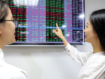 Nhóm cổ phiếu ngân hàng, bất động sản và năng lượng có thể tiếp tục thu hút dòng tiền