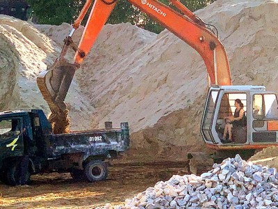 Công ty TNHH Xây dựng Phú Gia Thịnh không đính kèm giấy phép khai thác khoáng sản và không có hợp đồng với đơn vị cung cấp đã được cấp có thẩm quyền cấp phép khai thác khoáng sản. Ảnh minh họa: Nhã Chi
