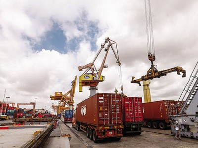 Cấp thiết thúc đẩy động lực tăng trưởng mới 