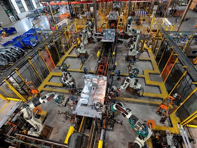 Dây chuyền sản xuất ô tô ở Công ty TNHH Ford Việt Nam. Ảnh: Thành Chung